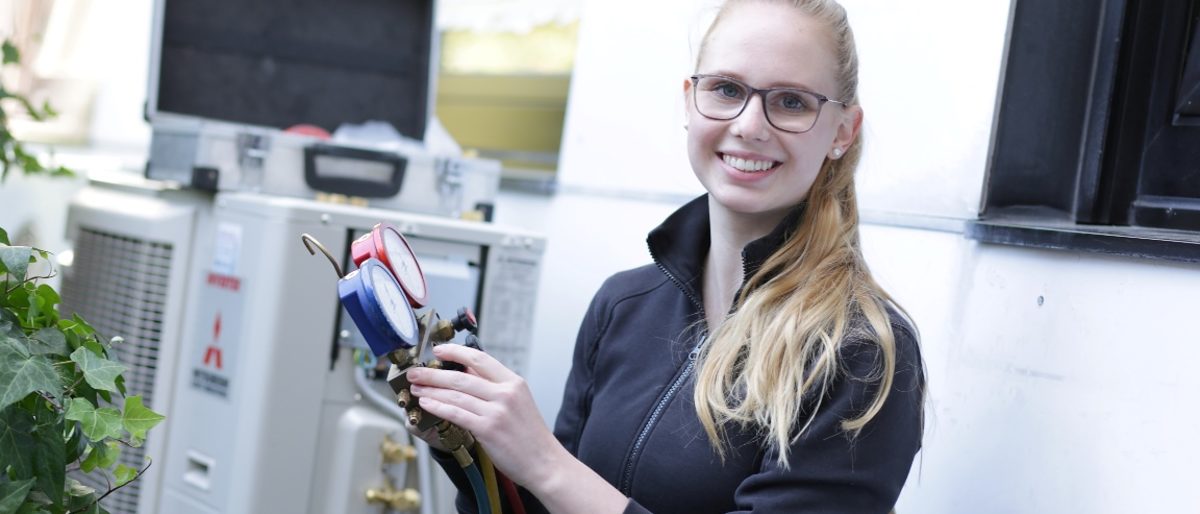 Lea Michaelis, angehende Mechatronikerin für Kältetechnik und triale Studentin Lea Michaelis, angehende Mechatronikerin für Kältetechnik und triale Studentin