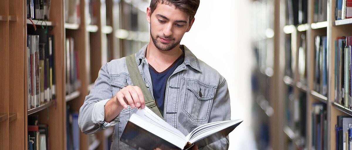 Student Bibliothek Triales Studium