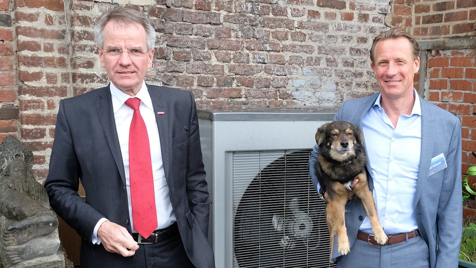 Präsident Andreas Ehlert und Kai Hofmann, in dessen Firmenräumlichkeiten die Pressekonferenz stattfand.