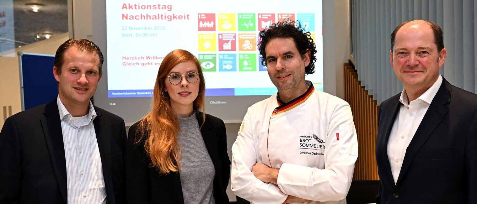 v.l.: Sebastian Drath, Finanzierungsexperte Stadtsparkasse Düsseldorf, Laura Briese (ZWH), Bäckermeister Johannes Dackweiler und Norbert Prenzel (Stadtsparkasse Düsseldorf) Gruppenbild mit den Referenten des Nachhaltigkeits-Aktionstages