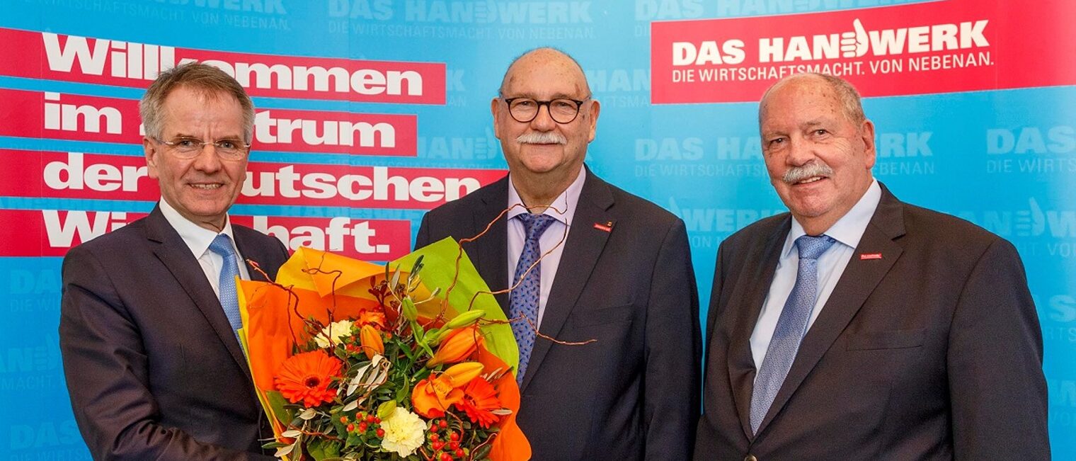 Wahl von Bernd Münzenhofer zum AN-Vizepräsidenten 22.02.24 (v. l.): Kammerpräsident Andreas Ehlert, AN-Vizepräsident Bernd Münzenhofer und AG-Vizepräsident Gerd Peters