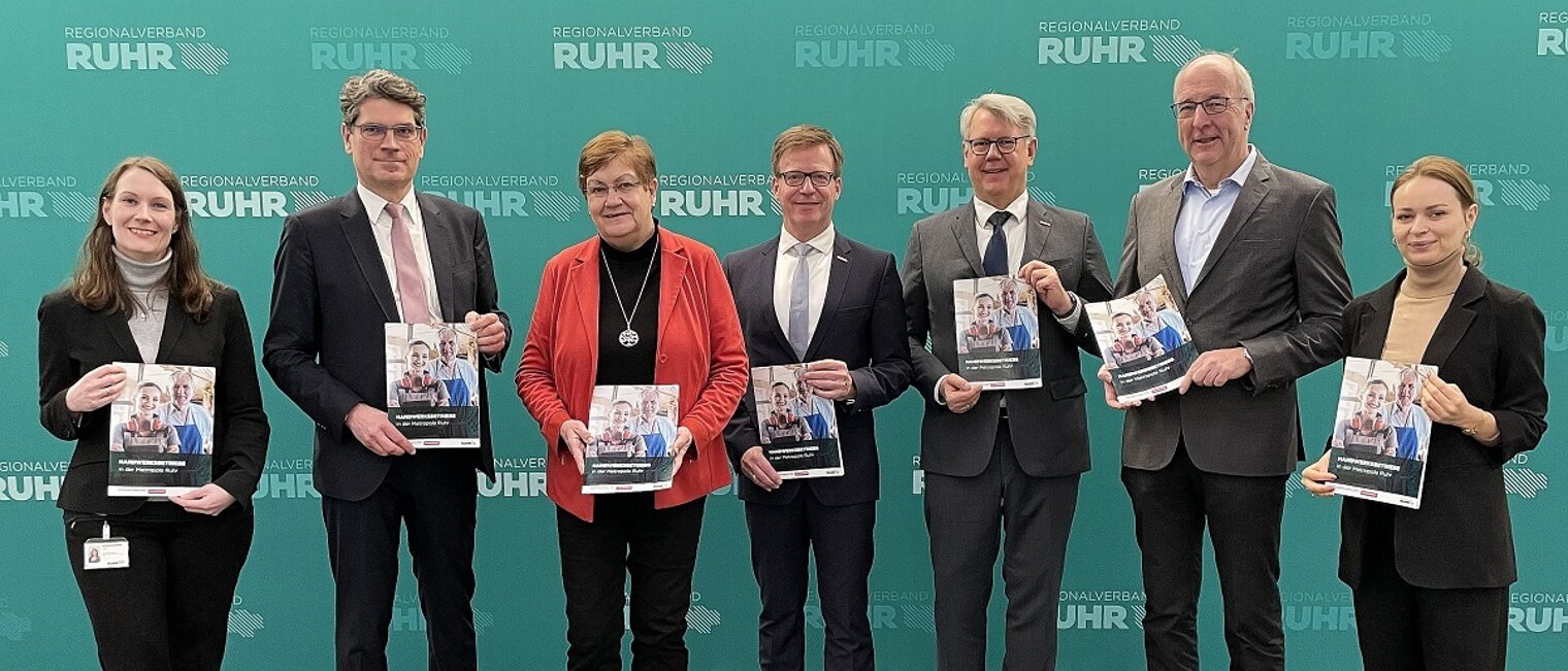 Handwerksbetriebe in der Metropole Ruhr (v.l.n.r.): A.-K. Marx, Prof. H. J. Hennecke, K. Geiß-Netthöfel, C. Harder, Th. Banasiewicz, Th. Harten, Olesja Mouelhi-Ort