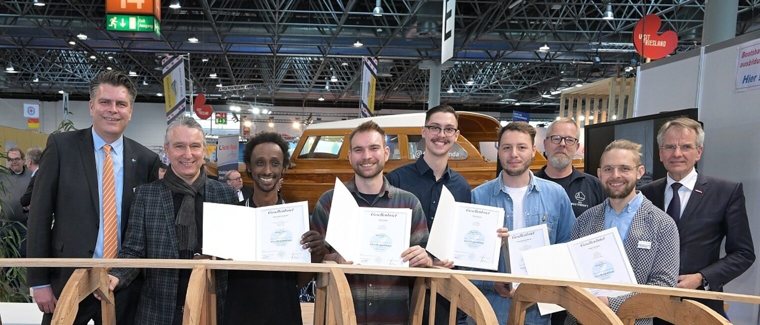 Lossprechung Boots- und Schiffbauerhandwerk (v. l.): Arne von Heimendahl, Eckbert Meiritz, Marcus Rogozinski und ganz rechts: A. Ehlert, Präsident der HWK