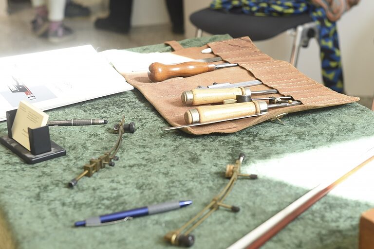 Werkzeug eines Musikinstrumentenbauers