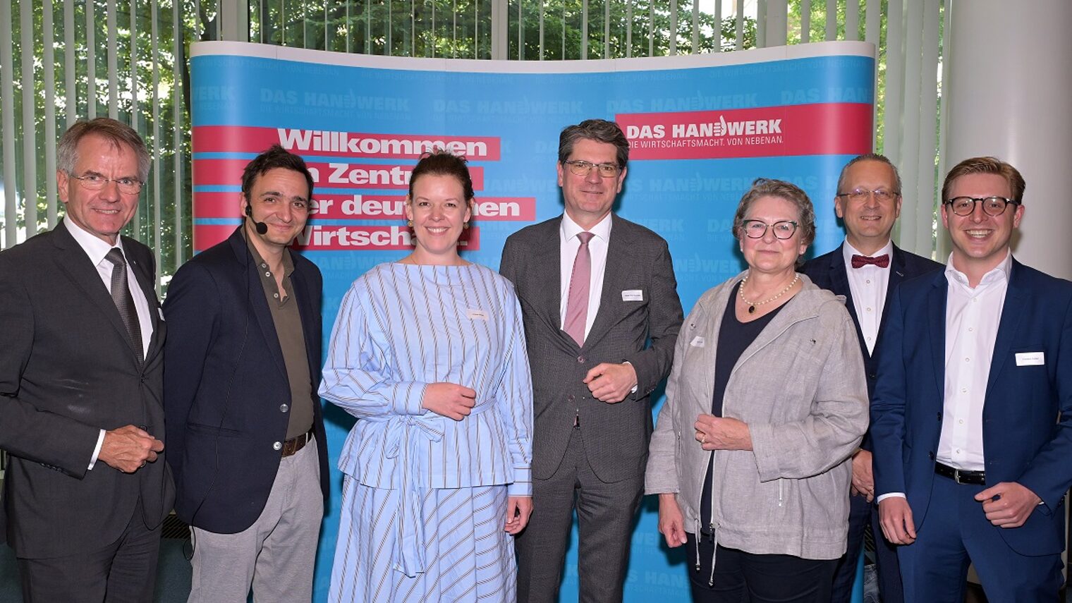 (v. l.): A. Ehlert, Philipp Krohn, Juliane Kriese, Prof. H.-J. Hennecke, Gabriele Poth, Steffen Pörner u. Frederic Ferber