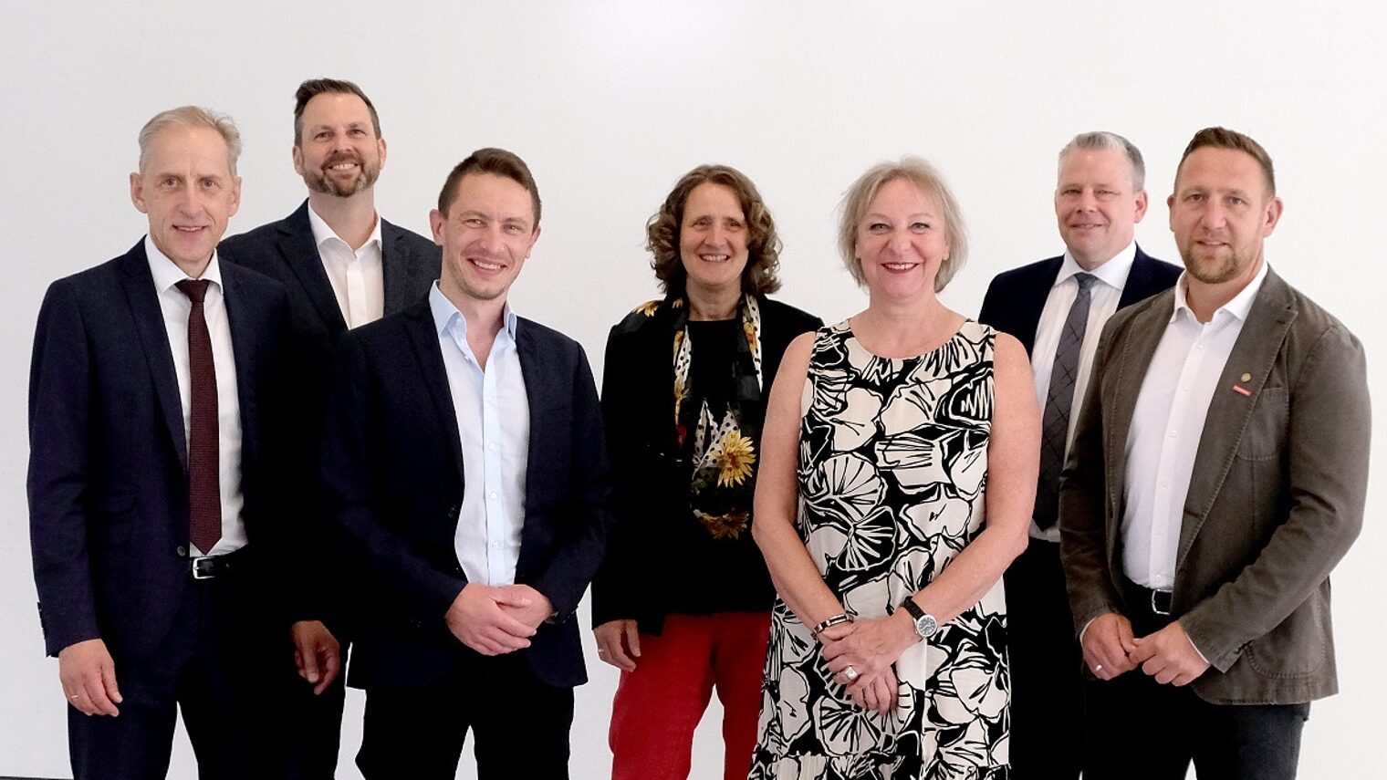 (v. l.): Dr. Axel Fuhrmann, Sascha Hanf, Jan-Christian Osterholt, Claudia Toeller, Pia Schneider, Sascha Schlüter, Marco Remy