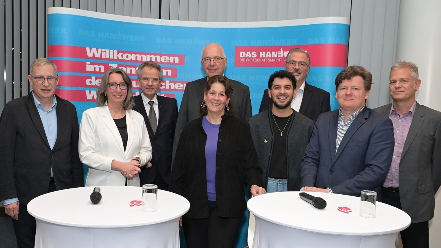 Kammerpräsident Andreas Ehlert (3. v. l.) und die Podiumsteilnehmer