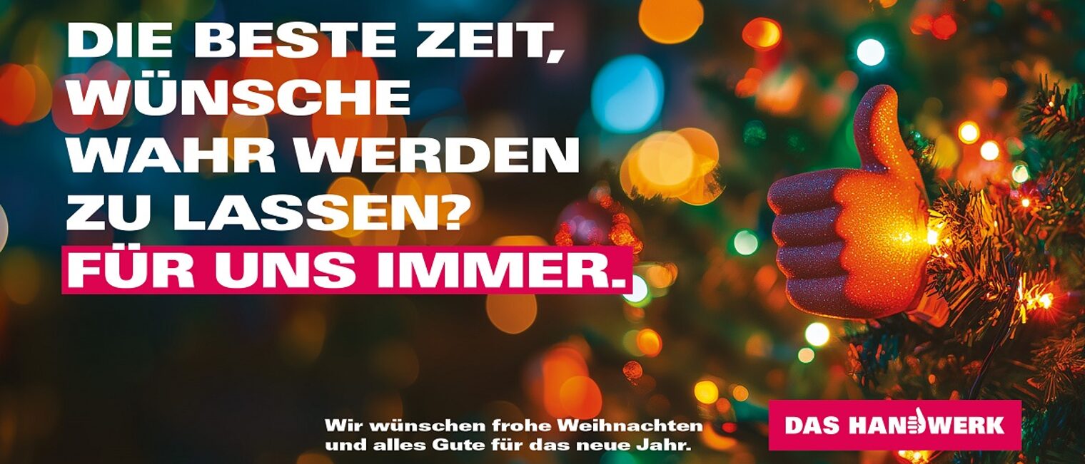 Weihnachtskarte mit Motiv Tannenbaum im Hintergrund.