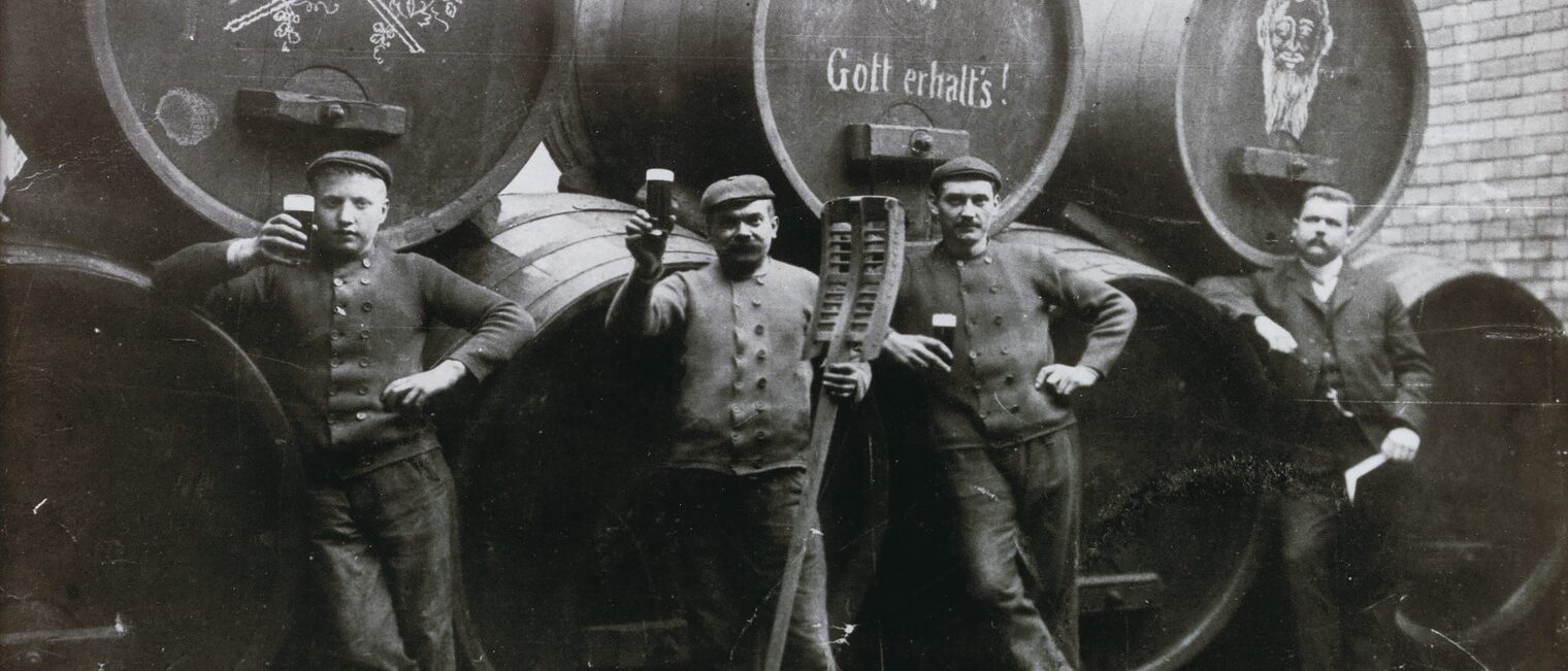 Arbeiter im Brauhaus der Brauerei Schumacher in Düsseldorf, 1907