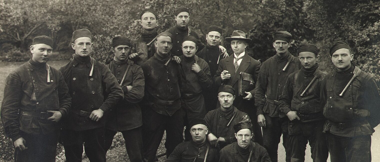 Gruppenfotos Schornsteinfeger-Meisterprüfungslehrgang, Düsseldorf, 1924