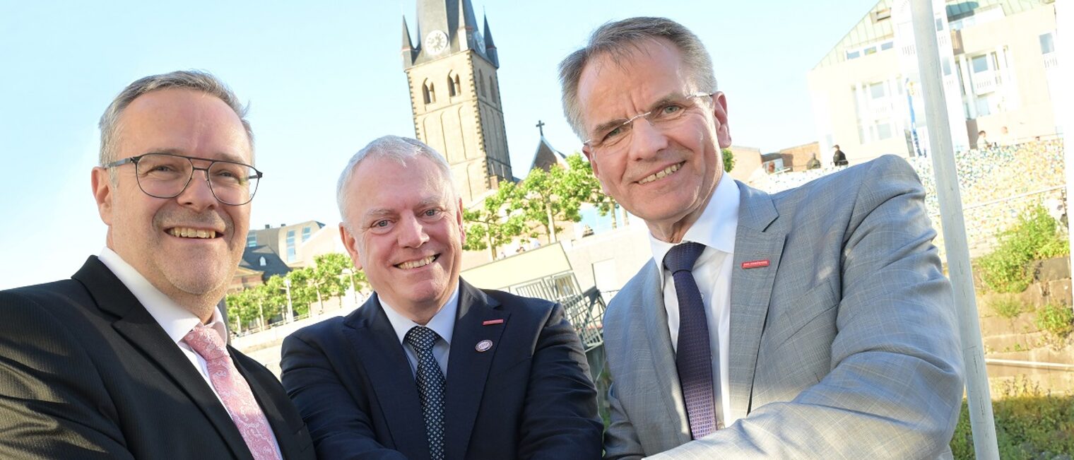 Deutsch-Französisches Kammertreffen 20.05.2025 Präsident Dittrich, Joel Fourny (CMA France) und Präsident Ehlert posieren für ein Pressefoto.