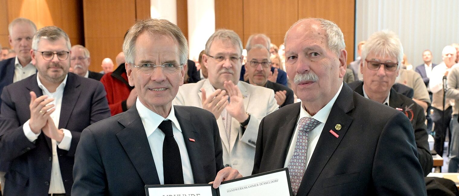 (v. l.): Präsident Andreas Ehlert und Ehren-Vizepräsident Gerd Peters